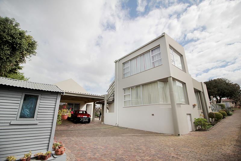 4 Bedroom Property for Sale in Hartenbos Heuwels Western Cape